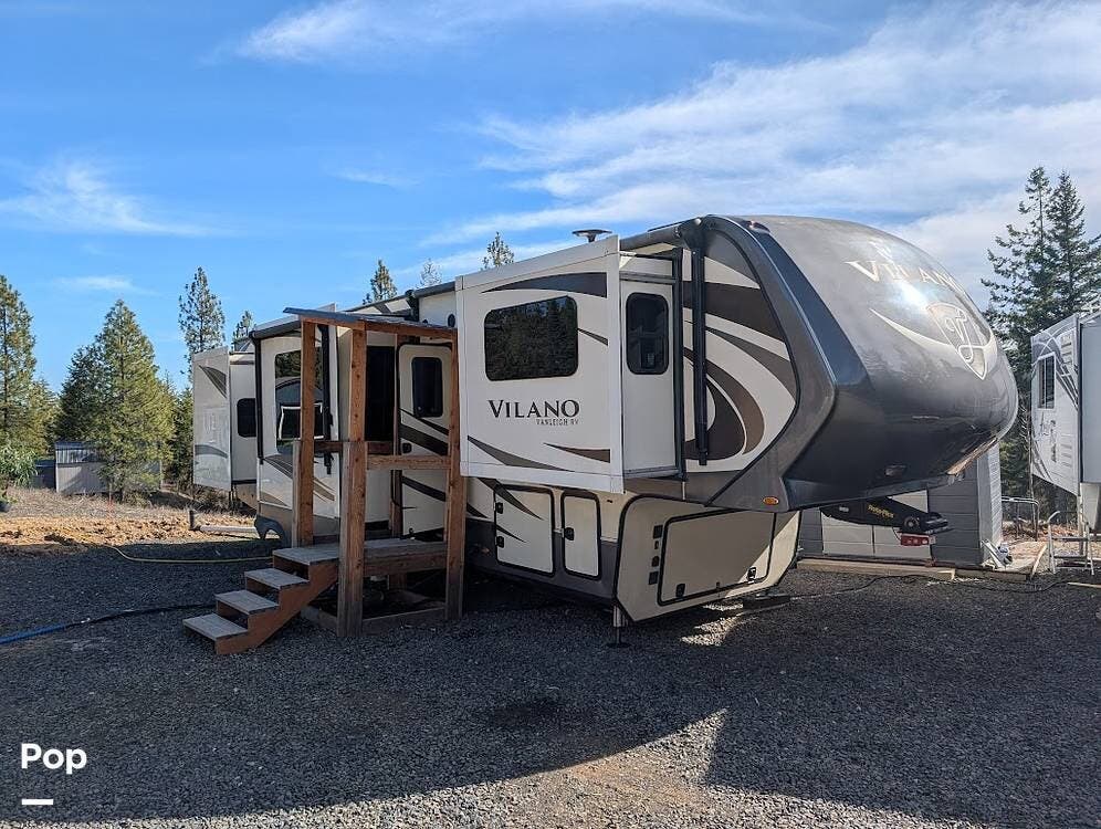 2018 Tiffin Vanleigh 375fl - Used Fifth Wheel For Sale by Pop RVs in Newman Lake, Washington features Awning, Slideout, Air Conditioning, Leveling Jacks