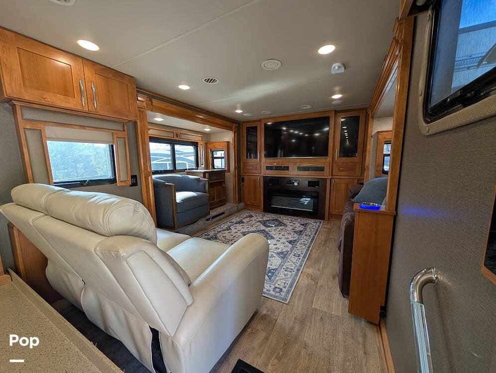 2018 Vanleigh 375fl by Tiffin from Pop RVs in Newman Lake, Washington