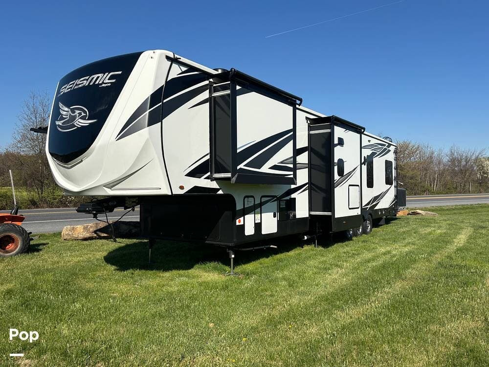 2020 Jayco Seismic 3815 - Used Toy Hauler For Sale by Pop RVs in Elkton, Maryland features Slideout, Generator, Leveling Jacks, Awning, Air Conditioning
