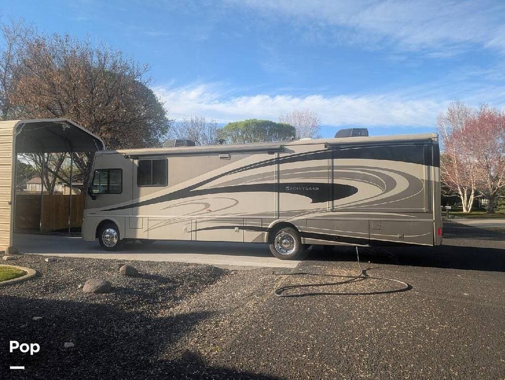 2015 Winnebago Sightseer 35G - Used Class A For Sale by Pop RVs in Hagerman, Idaho features Awning, Air Conditioning, Leveling Jacks, Slideout, Generator