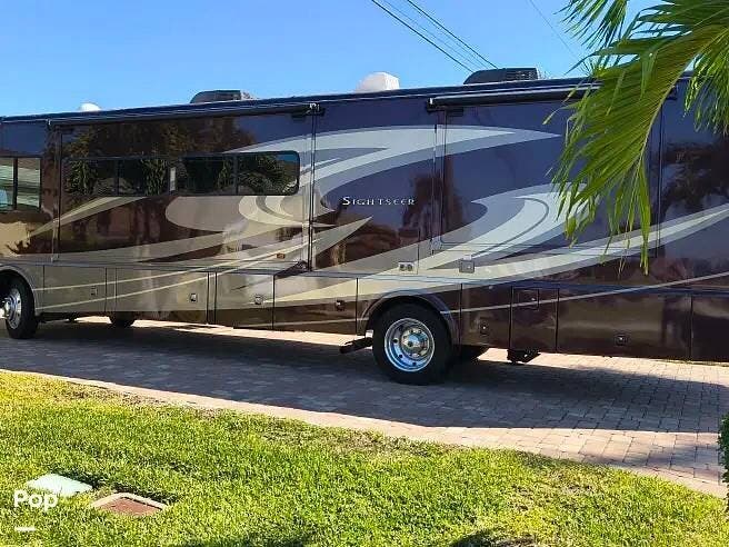 2016 Winnebago Sightseer 36Z - Used Class A For Sale by Pop RVs in Cape Coral, Florida features Slideout