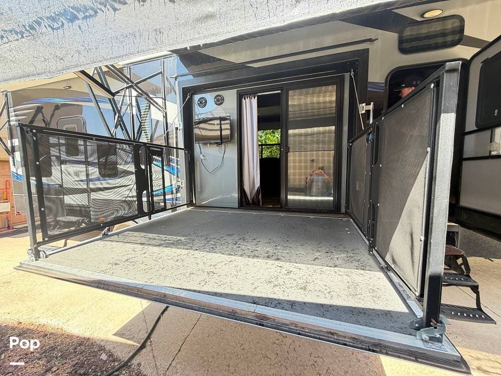 2016 Keystone Fuzion 420 - Used Toy Hauler For Sale by Pop RVs in Toquerville, Utah features Slideout, Awning, Leveling Jacks, Air Conditioning, Generator