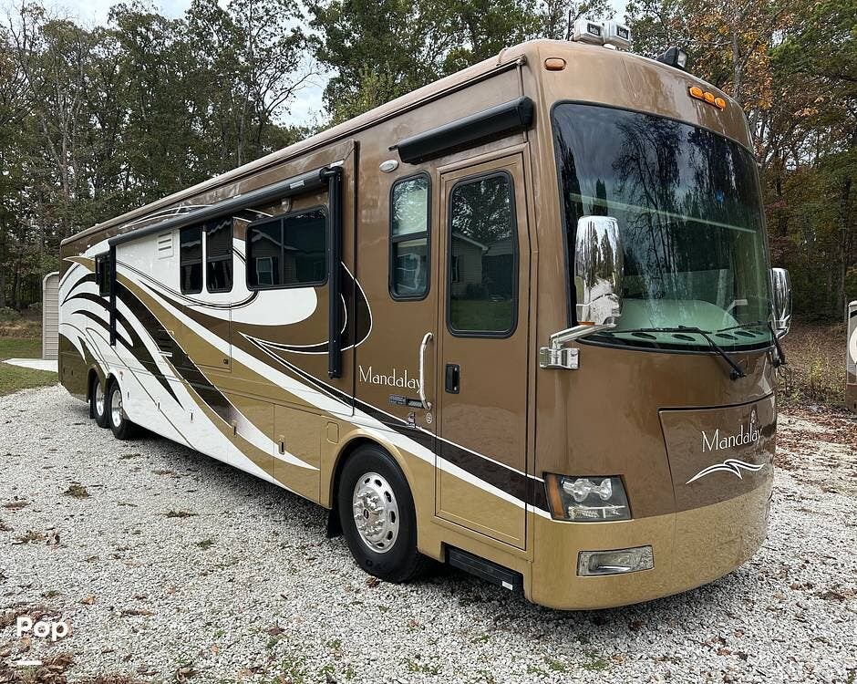 2010 Thor Motor Coach Mandalay 43A - Used Diesel Pusher For Sale by Pop RVs in Villa Ridge, Missouri features Generator, Slideout, Awning, Air Conditioning, Leveling Jacks