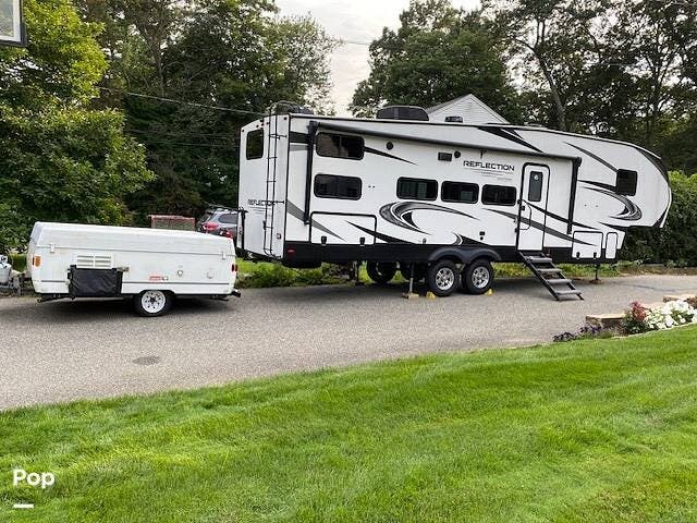 2022 Grand Design Reflection 28BH - Used Fifth Wheel For Sale by Pop RVs in Wilmington, Massachusetts features Slideout