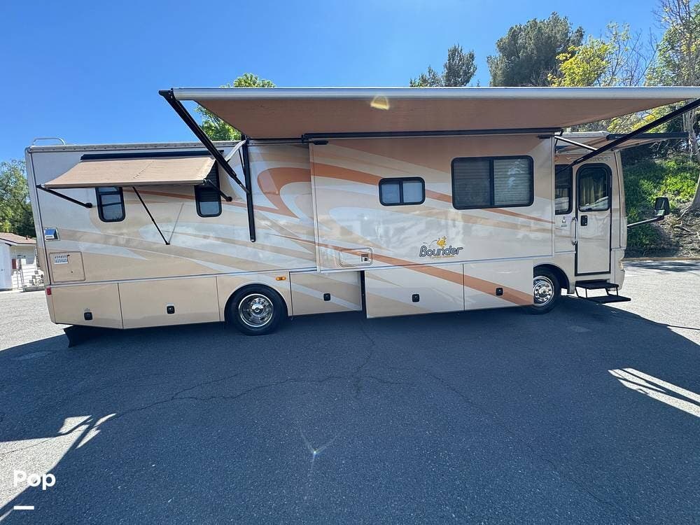 2007 Bounder Diesel 34H by Fleetwood from Pop RVs in Laguna Woods, California