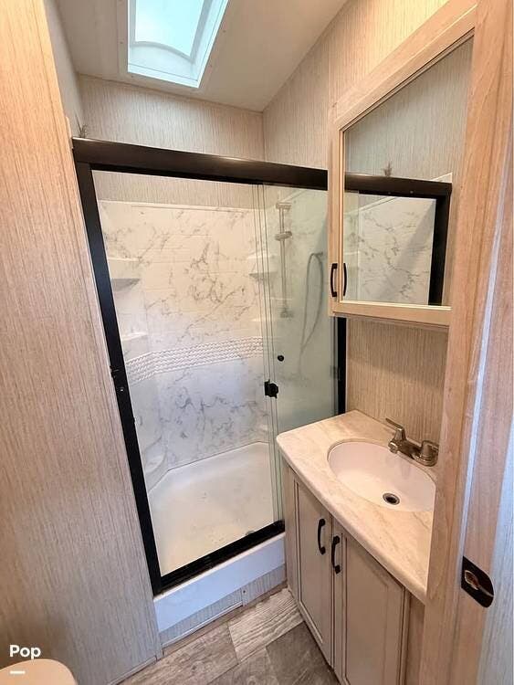 2022 Forest River Sandpiper 420 FL - Used Travel Trailer For Sale by Pop RVs in Wagoner, Oklahoma features Slideout