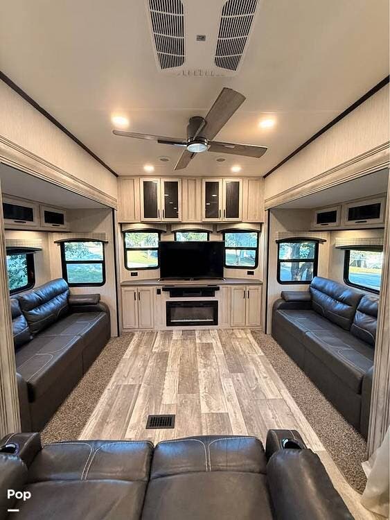 2022 Sandpiper 420 FL by Forest River from Pop RVs in Wagoner, Oklahoma
