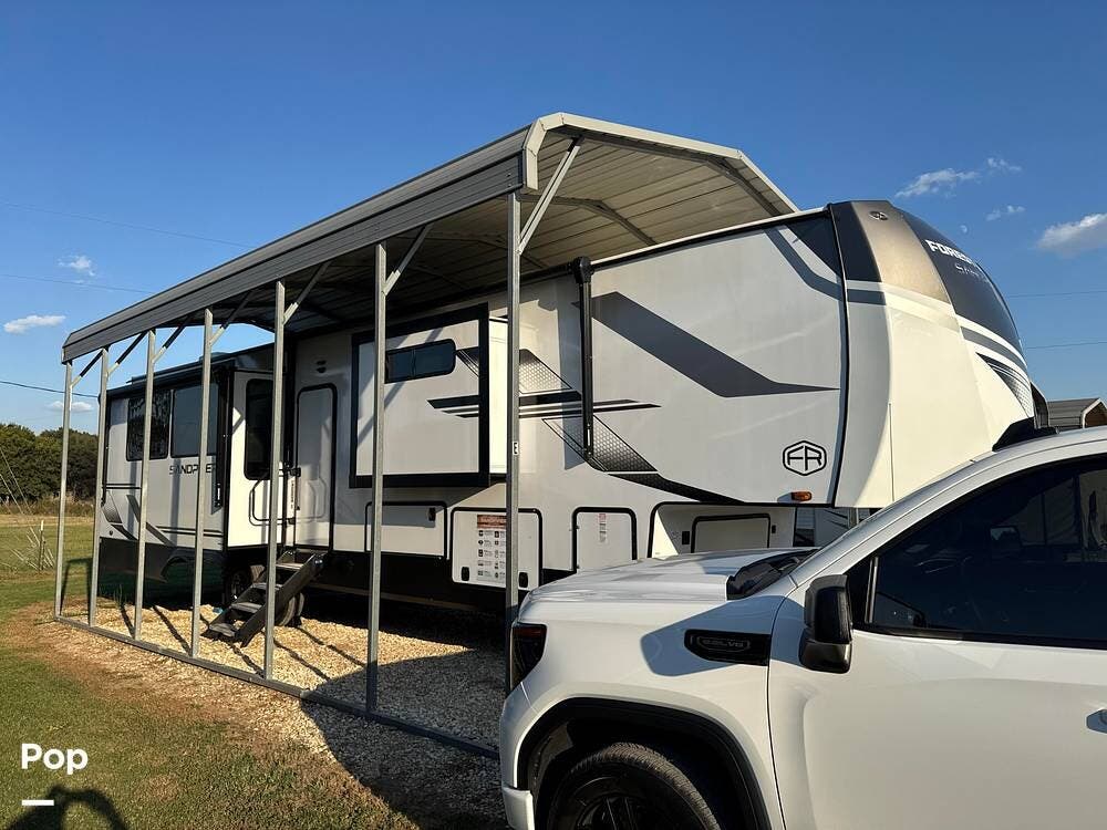 2026 Forest River Sandpiper 3800RK - Used Fifth Wheel For Sale by Pop RVs in Waco, Texas features Awning, Air Conditioning, Slideout
