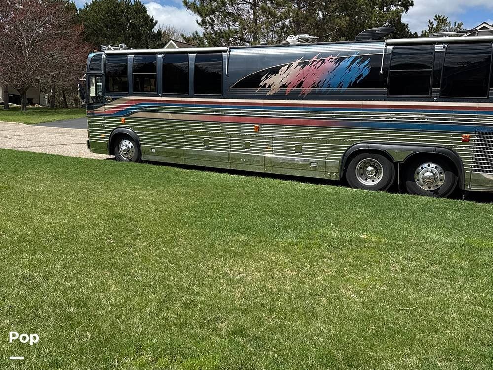 1992 Prevost Marathon Prevost  40 XL #237 - Used Diesel Pusher For Sale by Pop RVs in St Charles, Illinois features Generator, Air Conditioning, Awning