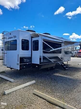 2025 Jayco Eagle 321RSTS - Used Fifth Wheel For Sale by Pop RVs in Punta Gorda, Florida features Slideout