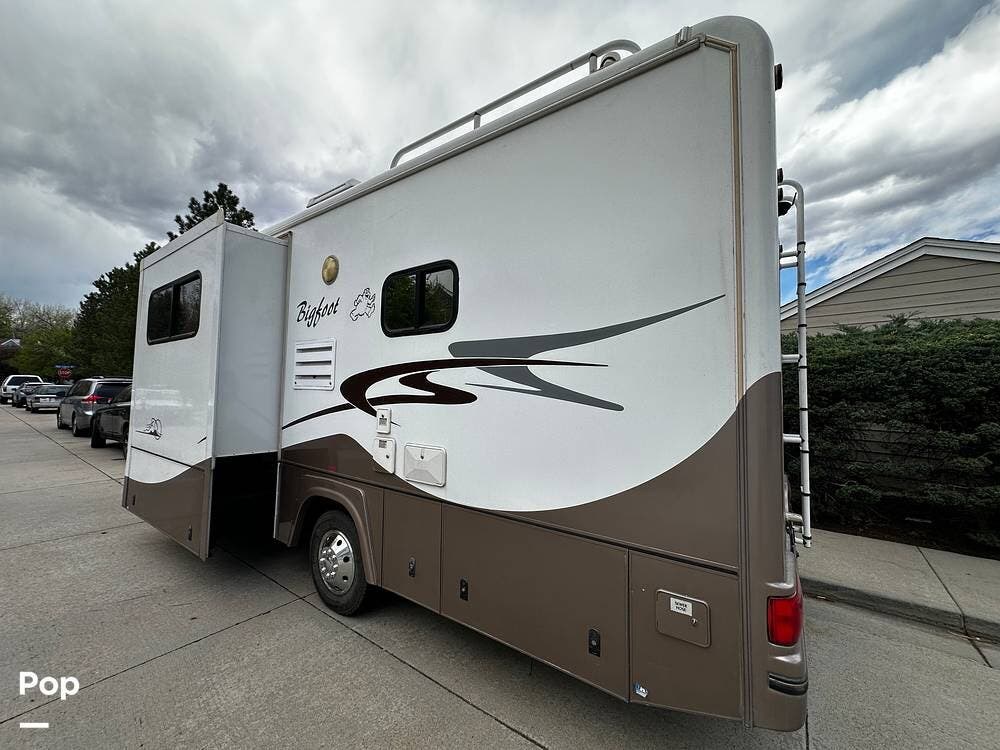 2006 Bigfoot 30MH26SL - Used Class C For Sale by Pop RVs in Boulder, Colorado features Air Conditioning, Slideout, Generator, Leveling Jacks, Awning
