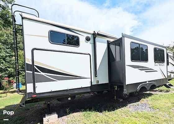 2022 Keystone Outback 340BH - Used Travel Trailer For Sale by Pop RVs in Buckingham, Virginia features Slideout, Air Conditioning, Leveling Jacks, Awning