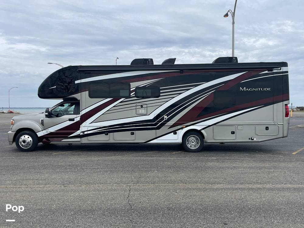2022 Magnitude SV34 by Thor Motor Coach from Pop RVs in Harrison Township, Michigan