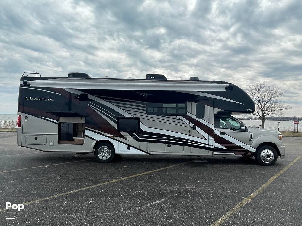 2022 Thor Motor Coach Magnitude SV34 - Used Super C For Sale by Pop RVs in Harrison Township, Michigan features Air Conditioning, Awning, Leveling Jacks, Generator, Slideout