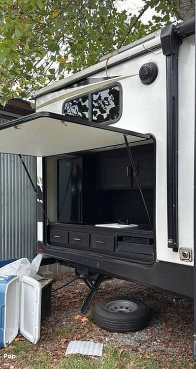 2022 Keystone Outback 340BH - Used Travel Trailer For Sale by Pop RVs in Monticello, Arkansas features Slideout, Awning, Air Conditioning, Leveling Jacks