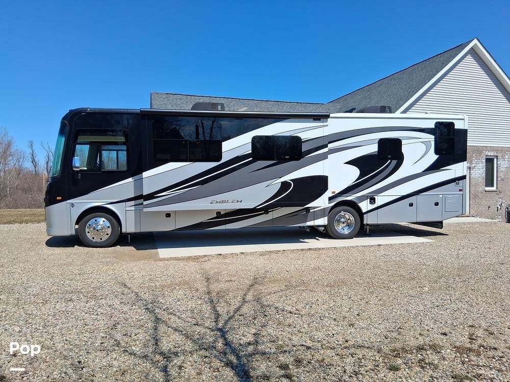 2019 Entegra Coach Emblem 36U - Used Class A For Sale by Pop RVs in Brown City, Michigan features Slideout, Generator, Air Conditioning, Awning