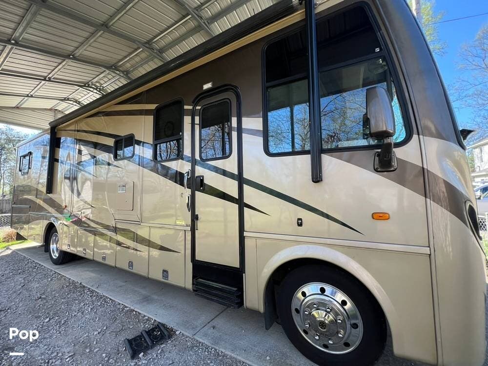 2009 Canyon Star 3641 by Newmar from Pop RVs in Terre Haute, Indiana