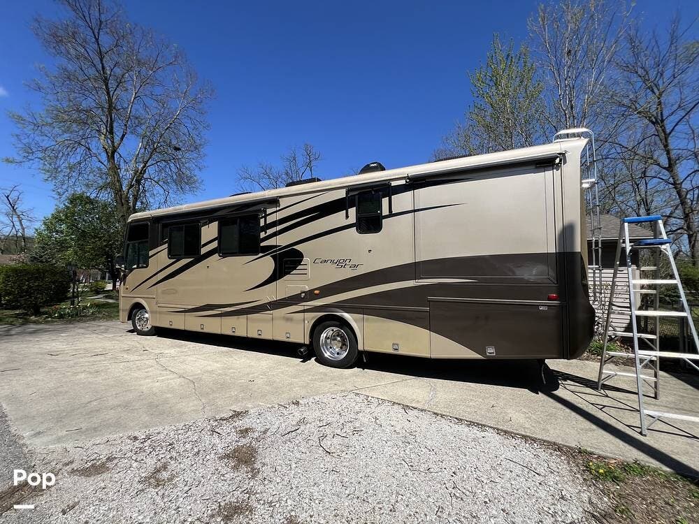 2009 Newmar Canyon Star 3641 - Used Class A For Sale by Pop RVs in Terre Haute, Indiana features Air Conditioning, Slideout, Awning, Generator, Leveling Jacks