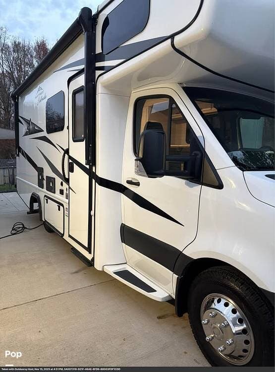 2024 East to West Entrada 24FM - Used Class C For Sale by Pop RVs in Magnolia, Delaware features Generator, Air Conditioning, Slideout, Awning