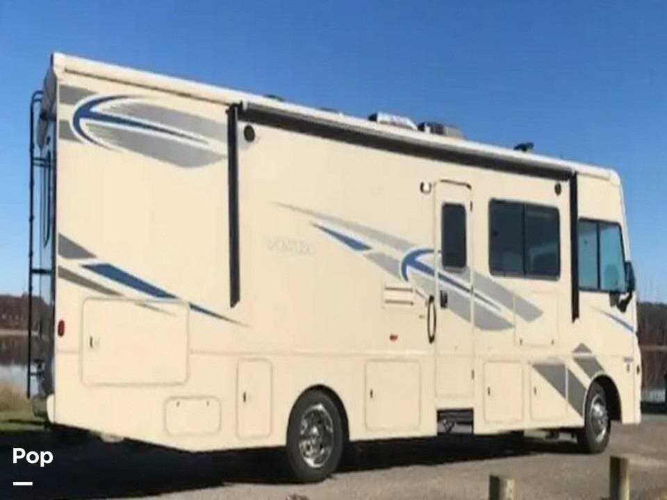 Used 2018 Winnebago Vista 31BE available in Thornville, Ohio