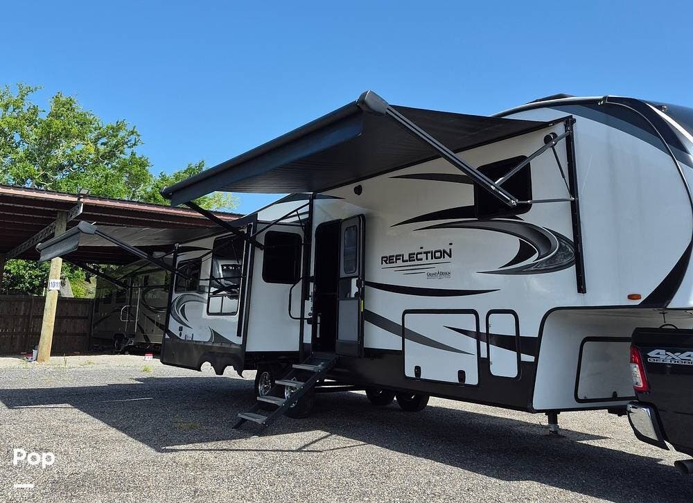 2022 Grand Design Reflection 337RLS - Used Fifth Wheel For Sale by Pop RVs in Pascagoula, Mississippi features Awning, Leveling Jacks, Air Conditioning, Slideout