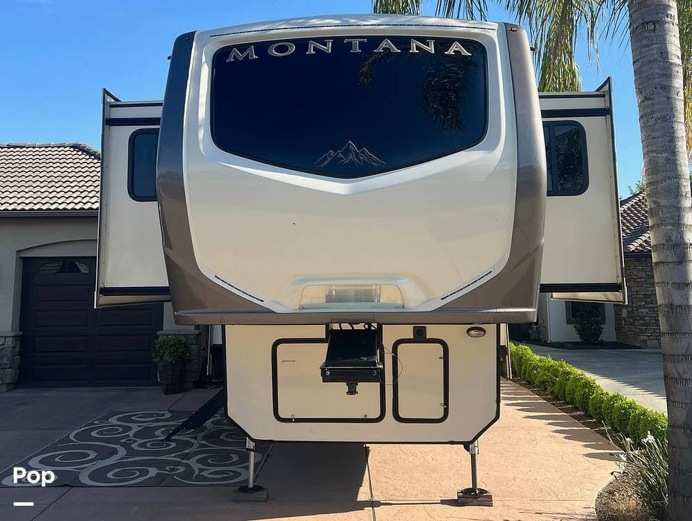2017 Montana 3730FL by Keystone from Pop RVs in Visalia, California