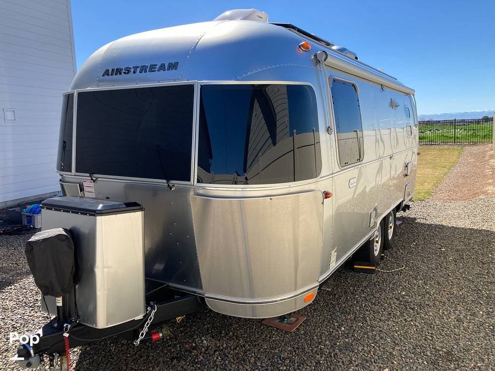 2023 Airstream Flying Cloud 23FB - Used Travel Trailer For Sale by Pop RVs in Meridian, Idaho features Air Conditioning, Leveling Jacks, Awning