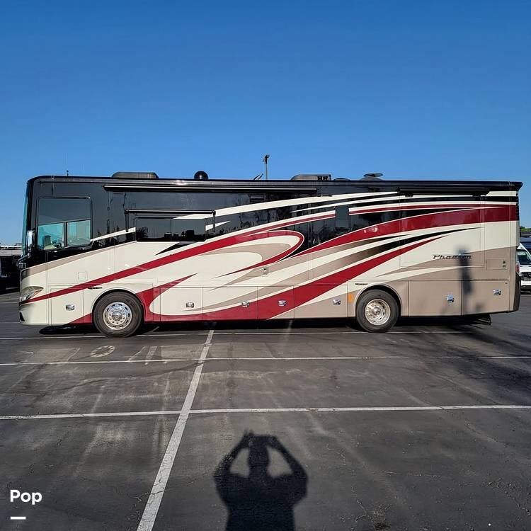 2017 Tiffin Phaeton 36GH - Used Diesel Pusher For Sale by Pop RVs in Clarkston, Washington features Leveling Jacks, Air Conditioning, Generator, Awning, Slideout