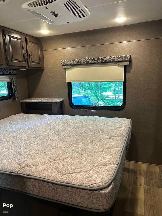 2018 Four Winds 31e by Thor Motor Coach from Pop RVs in Crossville, Tennessee