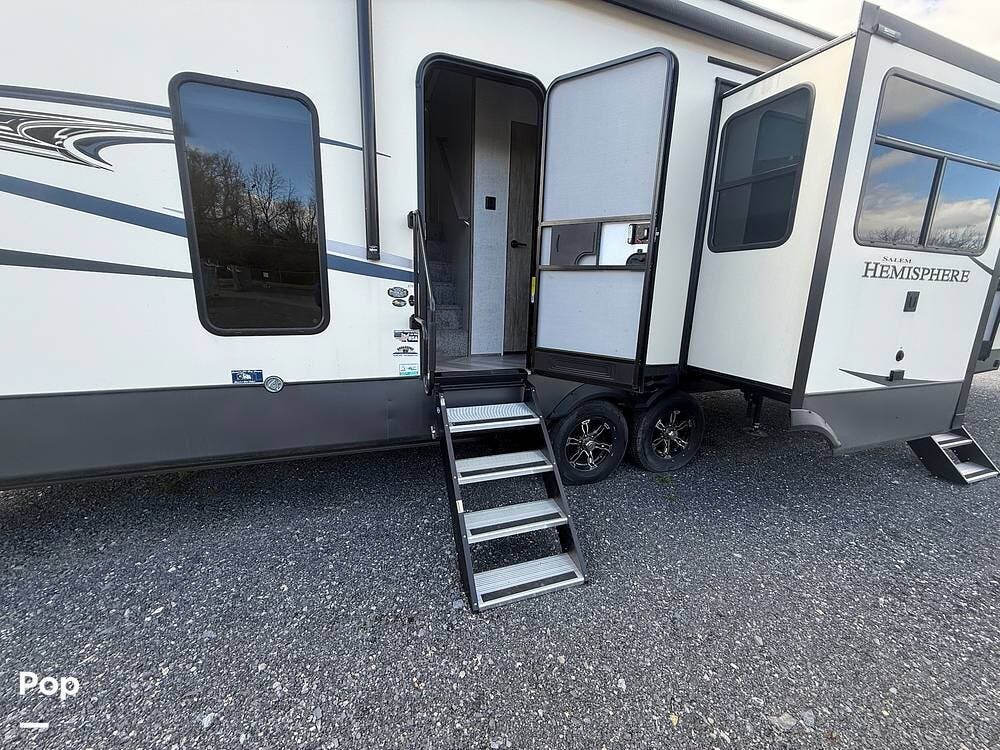 2021 Forest River Salem Hemisphere 378FL - Used Fifth Wheel For Sale by Pop RVs in Northampton, Pennsylvania features Leveling Jacks, Air Conditioning, Awning, Slideout