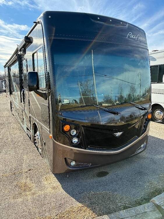 2019 Fleetwood Pace Arrow 36U - Used Diesel Pusher For Sale by Pop RVs in Waynesville, Ohio features Slideout