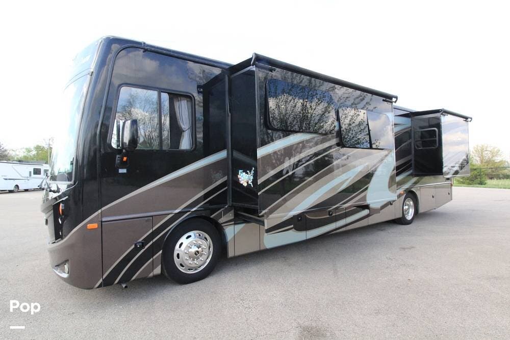 2019 Fleetwood Pace Arrow 35QS - Used Diesel Pusher For Sale by Pop RVs in Waynesville, Ohio features Awning, Air Conditioning, Slideout, Generator, Leveling Jacks