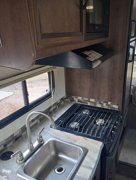 2018 Coachmen Freelander 21QB - Used Class C For Sale by Pop RVs in Quartzsite, Arizona features Generator, Air Conditioning, Awning