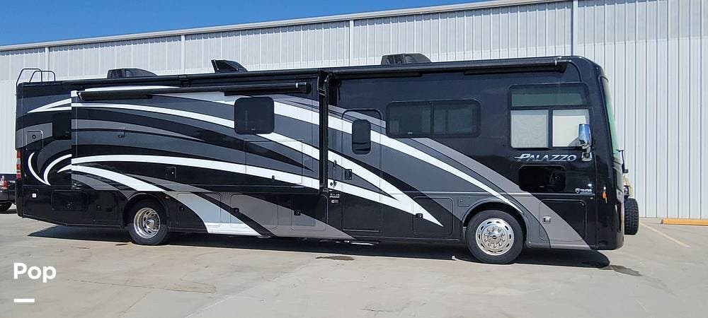 2020 Thor Motor Coach Palazzo 37.4 - Used Diesel Pusher For Sale by Pop RVs in Vonore, Tennessee features Slideout, Generator, Awning, Air Conditioning