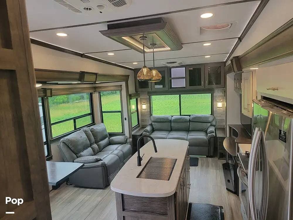 2021 Alliance RV Paradigm 340RL - Used Fifth Wheel For Sale by Pop RVs in Indianola, Iowa features Air Conditioning, Awning, Slideout, Leveling Jacks