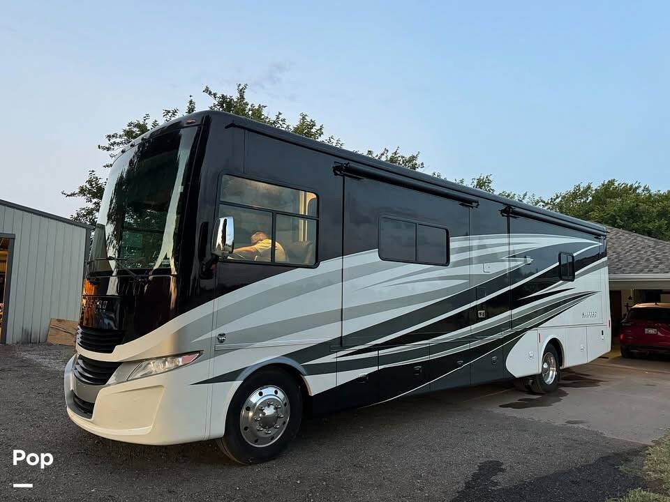2017 Tiffin Allegro Open Road 34PA - Used Class A For Sale by Pop RVs in Elgin, Oklahoma features Leveling Jacks, Slideout, Air Conditioning, Generator