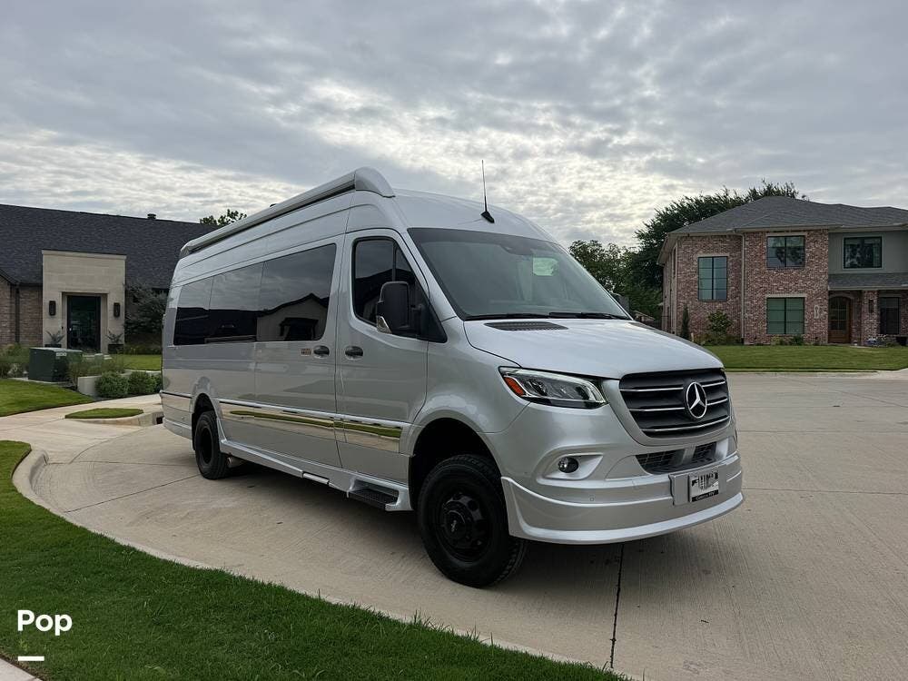 2024  Strada-ion by Grech Tour AWD - Used Class B For Sale by Pop RVs in Willow Park, Texas features Air Conditioning