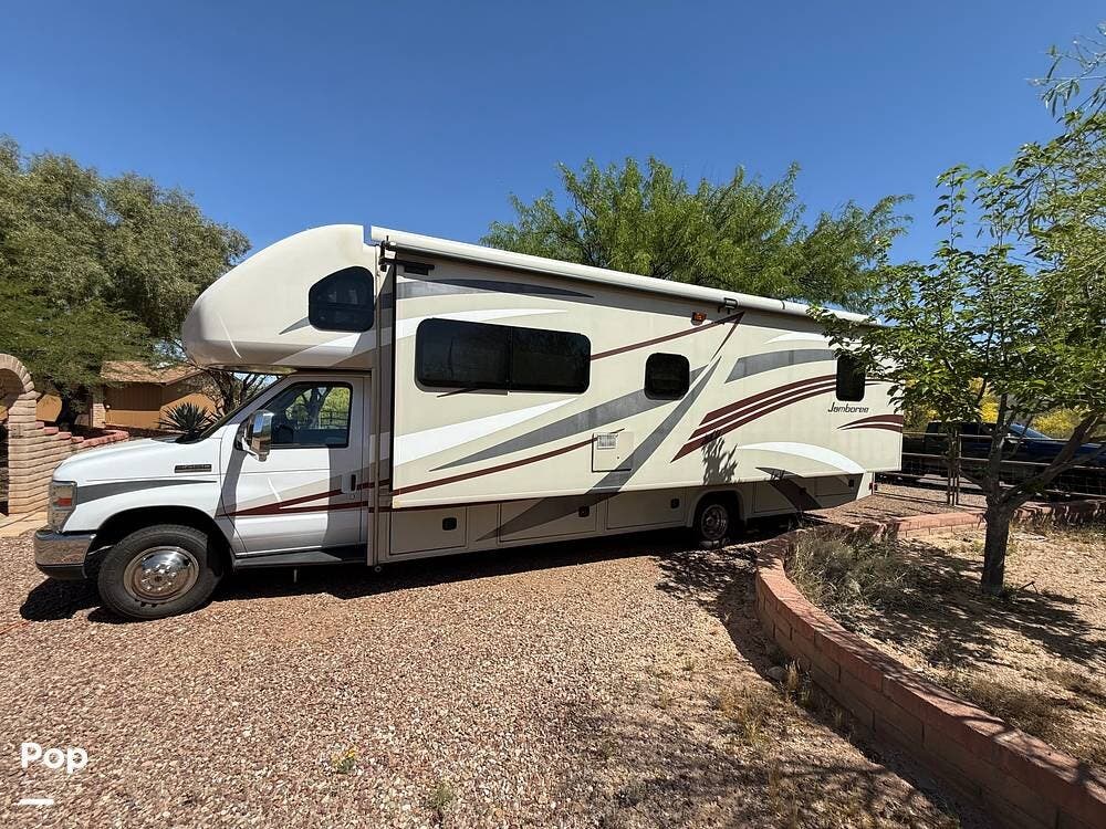 2017 Fleetwood Jamboree 30F - Used Class C For Sale by Pop RVs in Tucson, Arizona features Generator, Leveling Jacks, Slideout, Awning, Air Conditioning