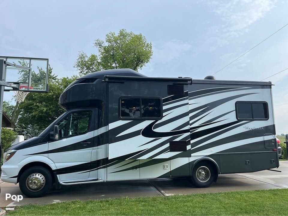 2018 Tiffin Wayfarer 24TW - Used Class C For Sale by Pop RVs in Peotone, Illinois features Generator, Slideout, Awning, Air Conditioning
