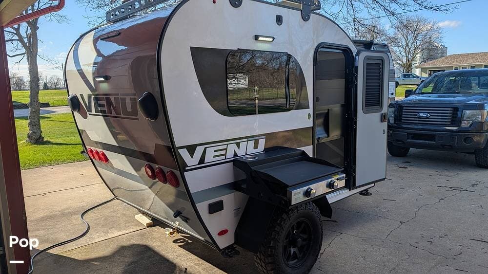 Used 2024  Venu 10KB available in Argos, Indiana