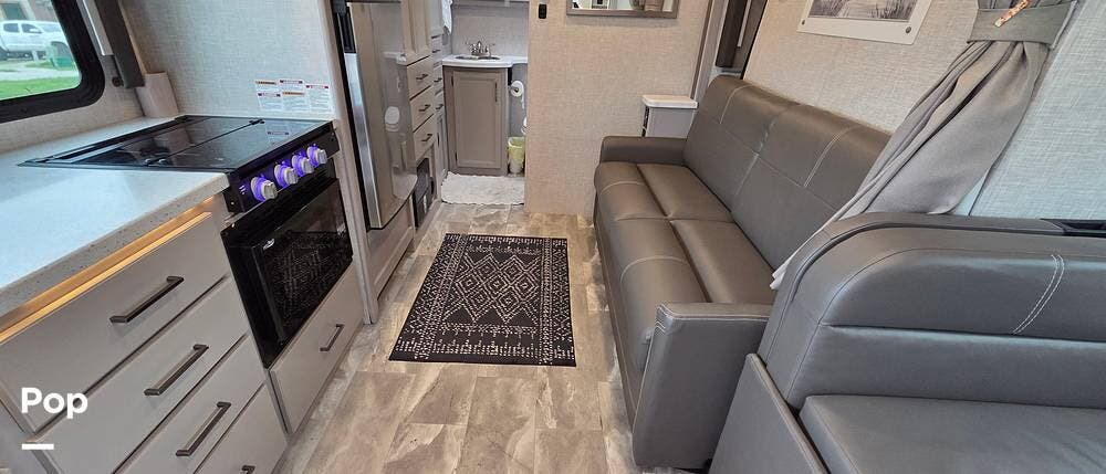 2023 Thor Motor Coach Quantum MB24 - Used Class C For Sale by Pop RVs in Plano, Texas features Generator, Awning, Slideout, Air Conditioning