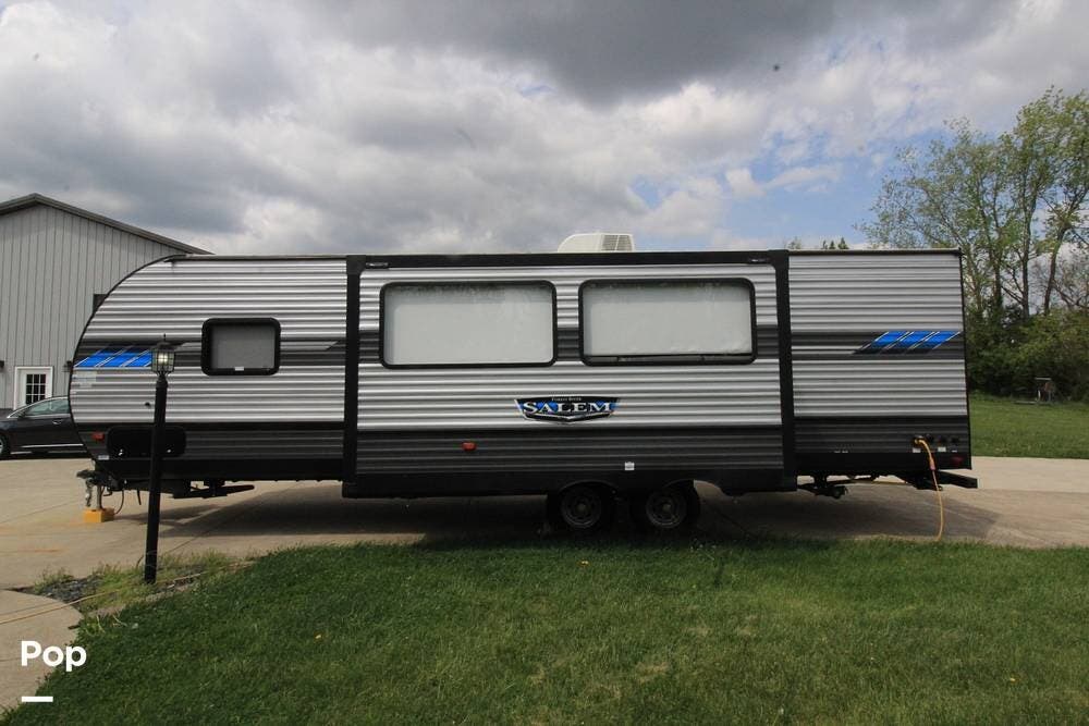 Used 2022 Forest River Salem 26DBUD available in Lawrenceburg, Indiana