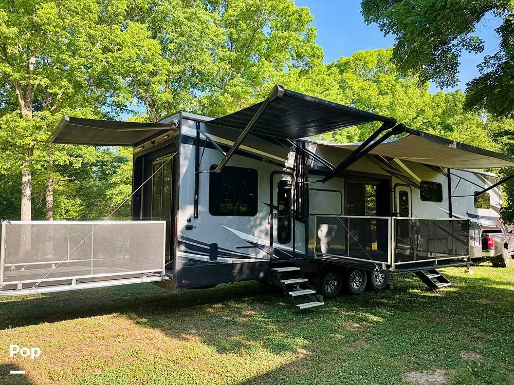 2020 Jayco Seismic 4113 - Used Toy Hauler For Sale by Pop RVs in Waxhaw, North Carolina features Air Conditioning, Leveling Jacks, Slideout, Generator, Awning