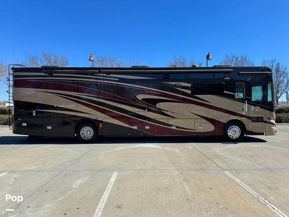 2017 Tiffin Phaeton 40AH - Used Diesel Pusher For Sale by Pop RVs in Homeland, California features Generator, Leveling Jacks, Slideout, Awning, Air Conditioning