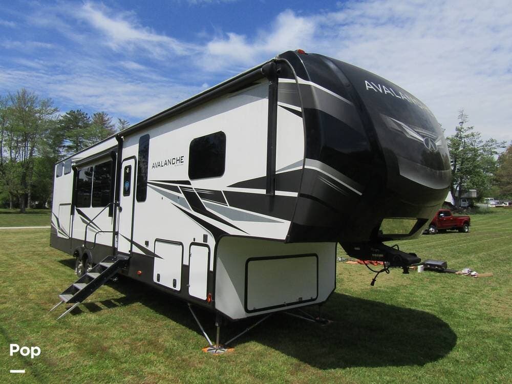 Used 2021 Keystone Avalanche 395BH available in Lafayette, Georgia