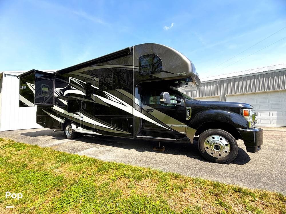 2022 Thor Motor Coach Omni XG32 - Used Super C For Sale by Pop RVs in Harned, Kentucky features Generator, Leveling Jacks, Slideout, Air Conditioning, Awning
