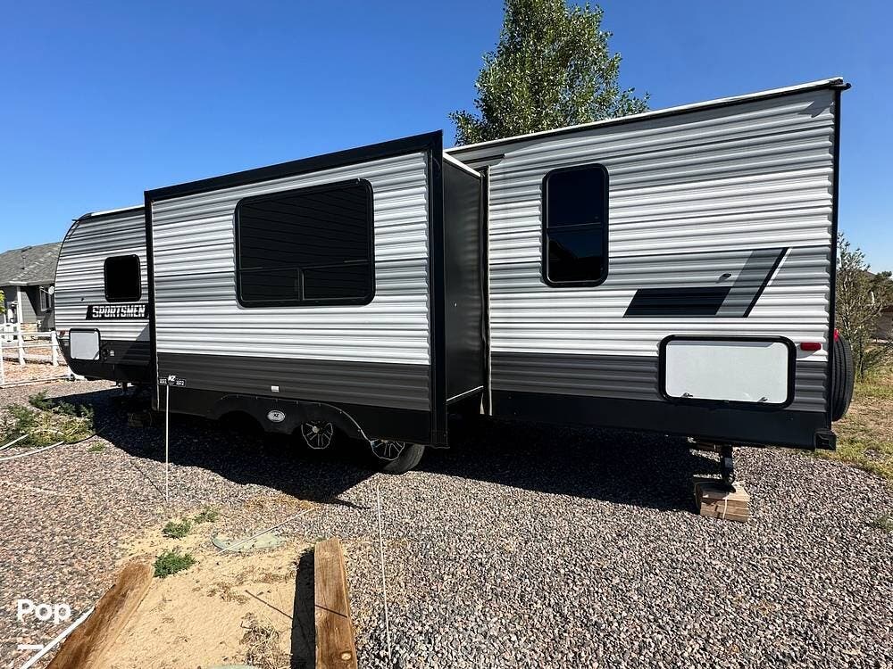 2022 K-Z Sportsmen 281BHSE - Used Travel Trailer For Sale by Pop RVs in Bennett, Colorado features Slideout, Leveling Jacks, Air Conditioning, Awning