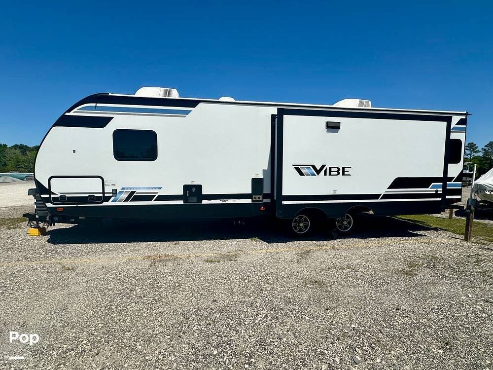 2024 Forest River Vibe 28RL - Used Travel Trailer For Sale by Pop RVs in Hampstead, North Carolina features Awning, Air Conditioning, Slideout