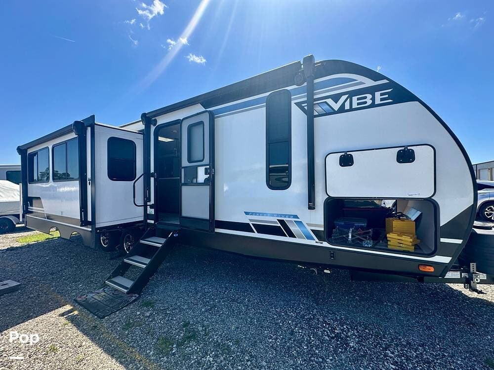2024 Forest River Vibe 28RL - Used Travel Trailer For Sale by Pop RVs in Hampstead, North Carolina features Awning, Slideout, Air Conditioning