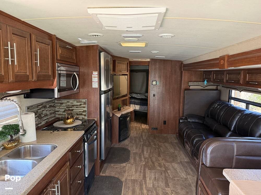 2017 Georgetown GT5 31L by Forest River from Pop RVs in Las Vegas, Nevada